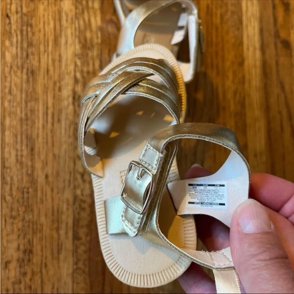NWOT OshKosh B’Gosh Gold “Delores” Toddler Sandals, size 5M